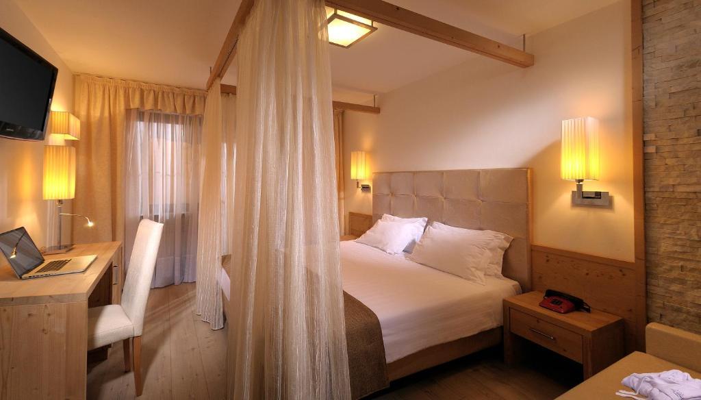 Hotel La Perla Canazei Habitación foto